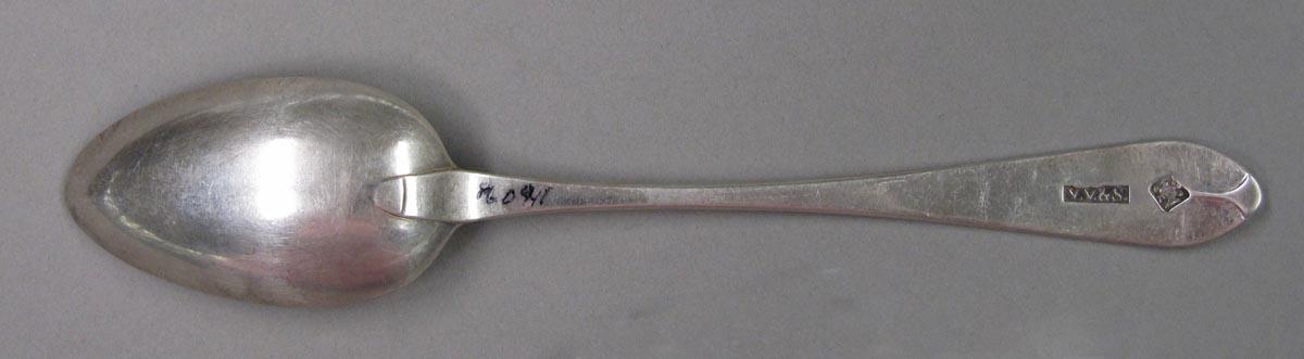 1998.0004.1831.002 spoon underside