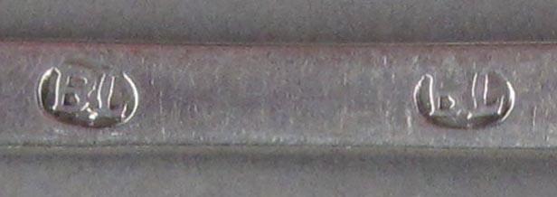 1998.0004.1832 spoon marks