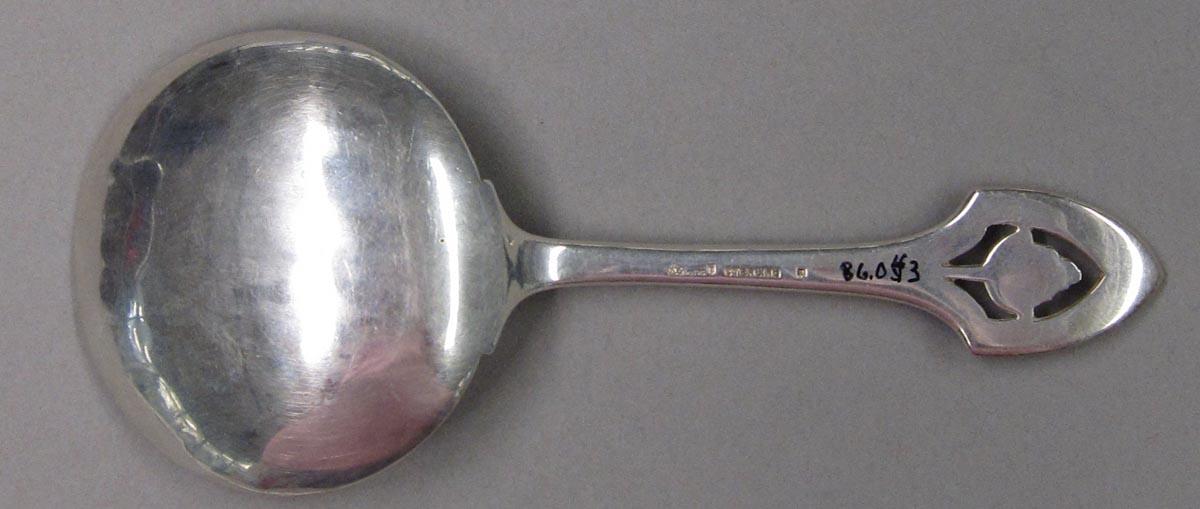 1998.0004.1833 spoon underside