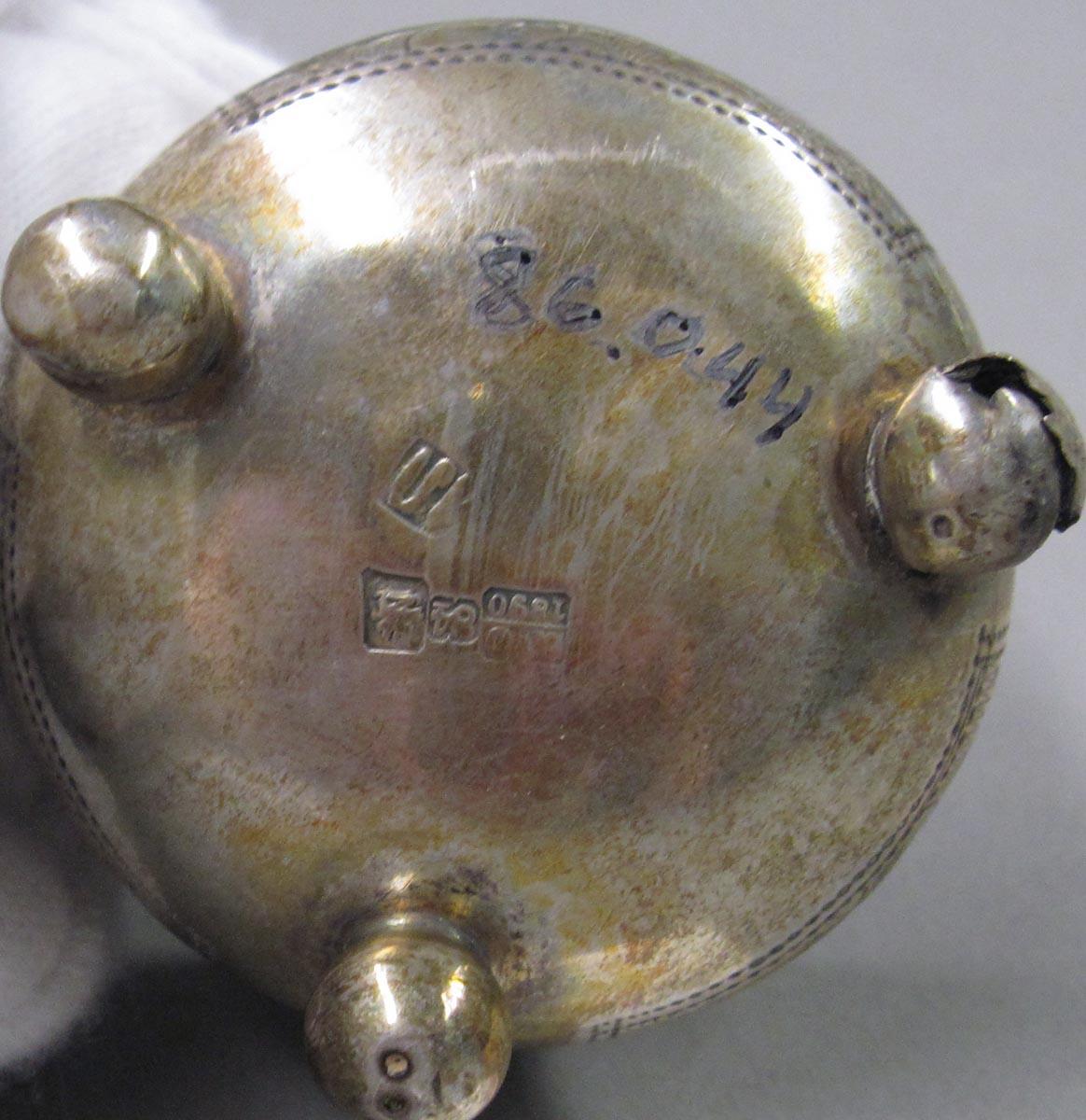 1998.0004.1834 dish marks