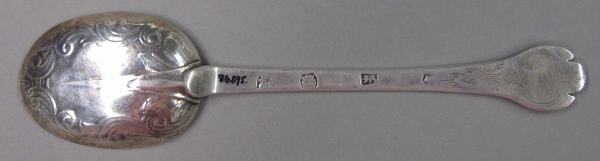 1998.0004.1835 spoon underside