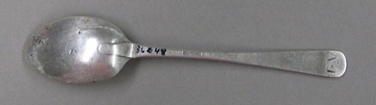 1998.0004.1838.002 spoon underside