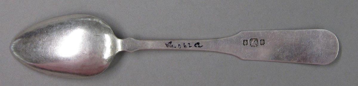 1998.0004.1852.002 spoon underside