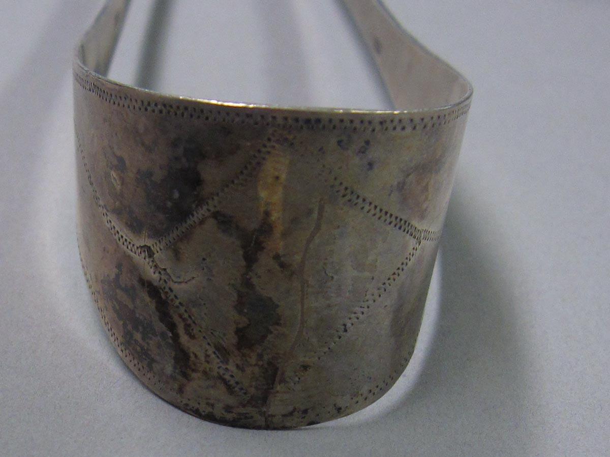 1998.0004.1854 tongs bow