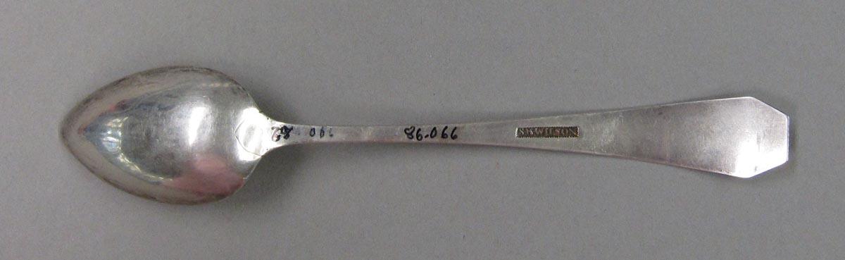 1998.0004.1856.001 spoon underside