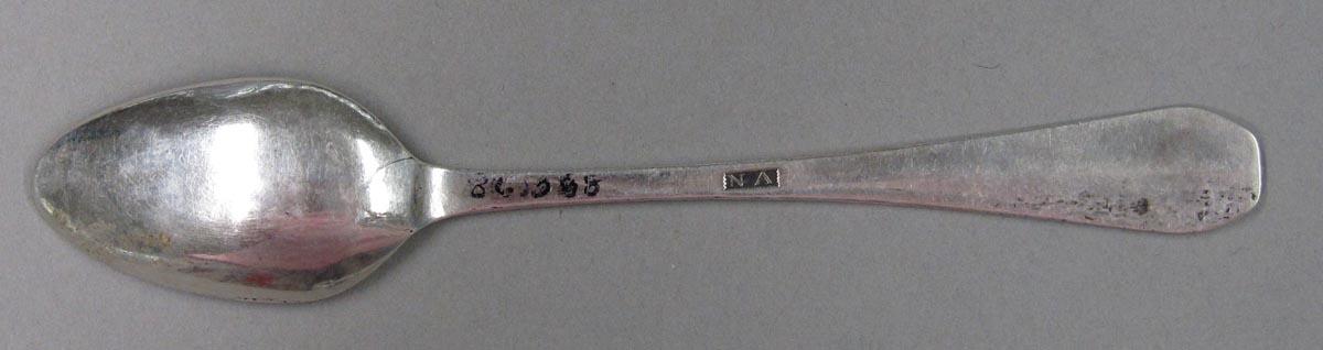 1998.0004.1858 spoon underside