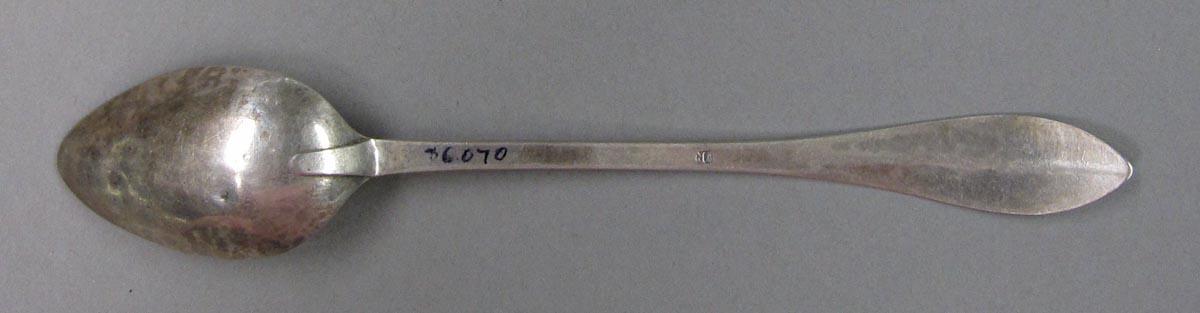 1998.0004.1860.001 spoon underside