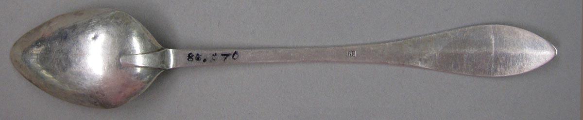 1998.0004.1860.002 spoon underside