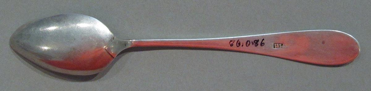 1998.0004.1876 spoon underside