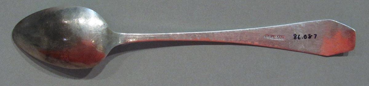 1998.0004.1877 spoon underside