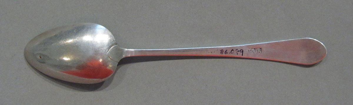 1998.0004.1879.002 spoon underside