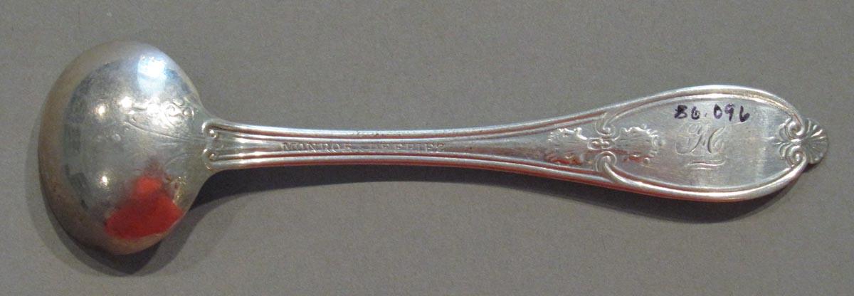 1998.0004.1886 spoon underside