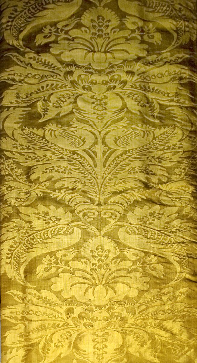 1958.0601.005 A Window Hanging, Side Curtain, Pattern Repeat-Oblique View