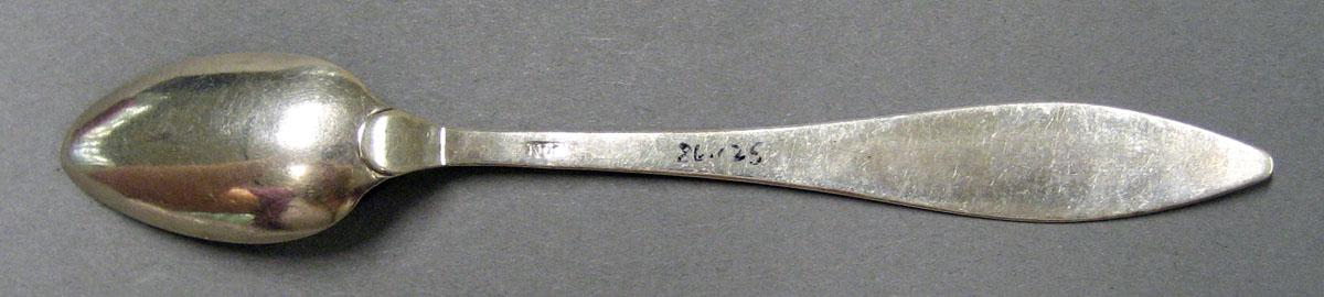 1998.0004.1913 Silver Spoon underside