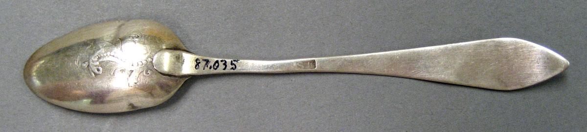 1998.0004.1962 Silver Spoon underside