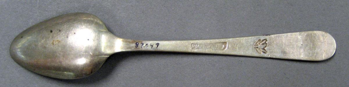 1998.0004.1975 Silver Spoon underside