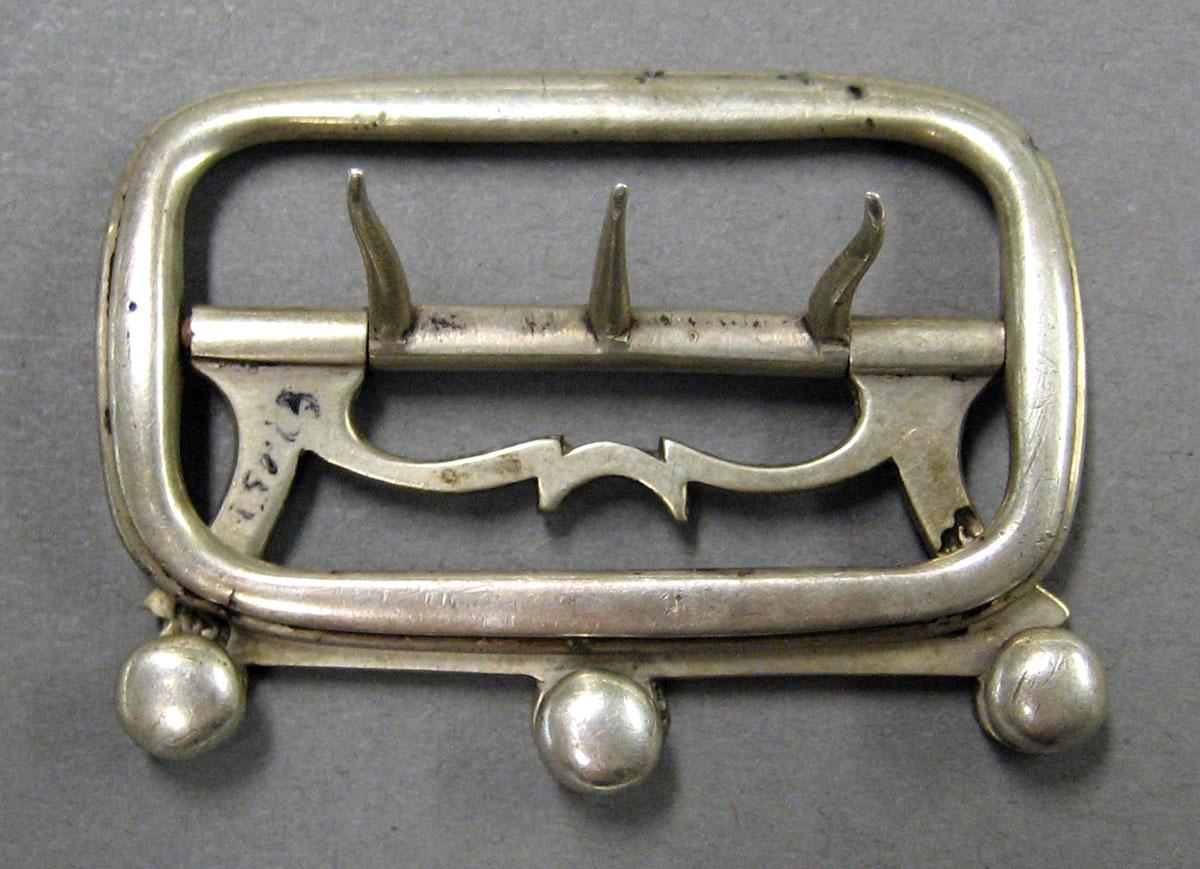 1998.0004.1977 Silver Buckle upper surface