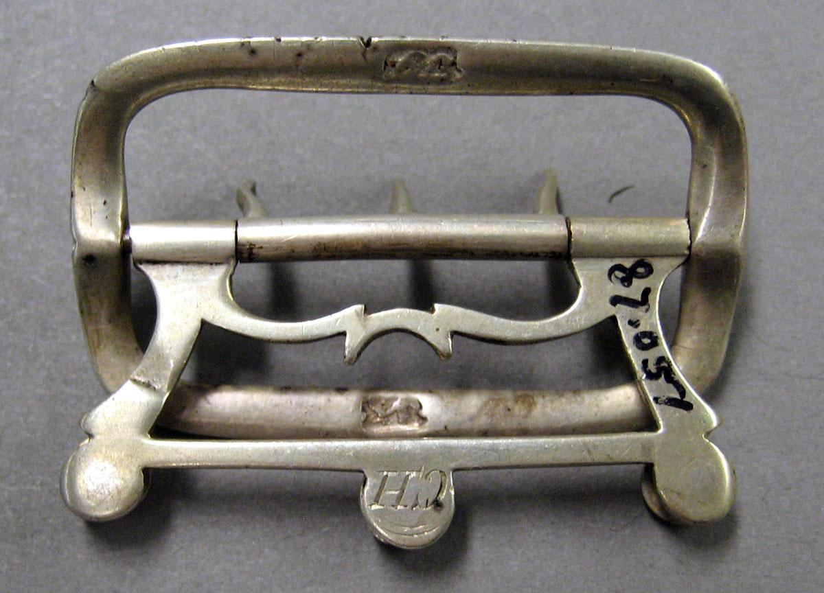 1998.0004.1977 Silver Buckle underside