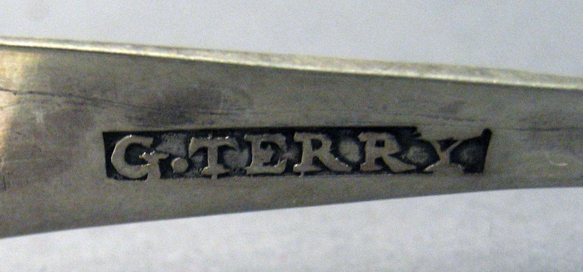 1998.0004.2016 Silver Tongs mark