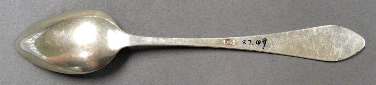 1998.0004.2033 Silver Spoon underside