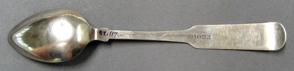 1998.0004.2040 Silver Spoon underside