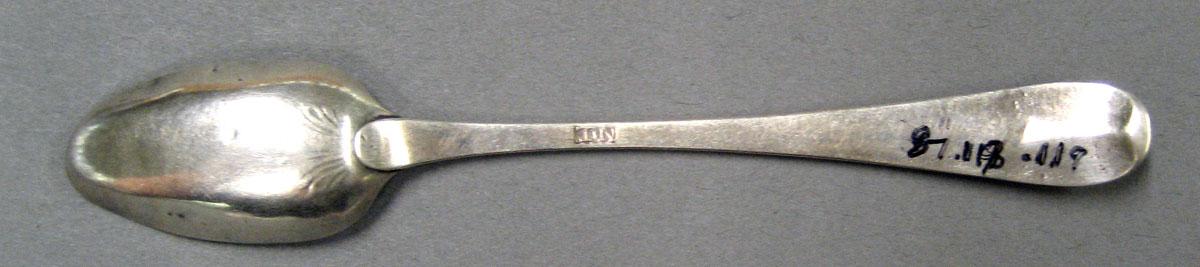 1998.0004.2042 Silver Spoon underside
