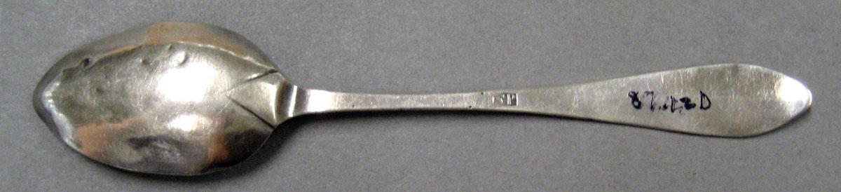 1998.0004.2043 Silver Spoon underside