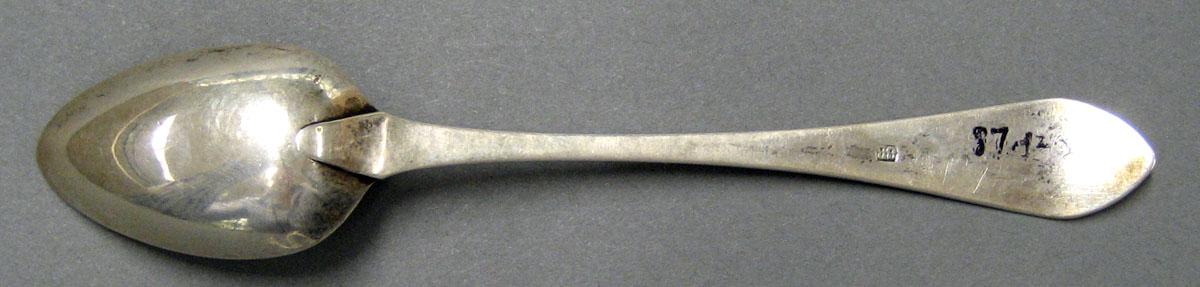 1998.0004.2064.001 Silver Spoon underside