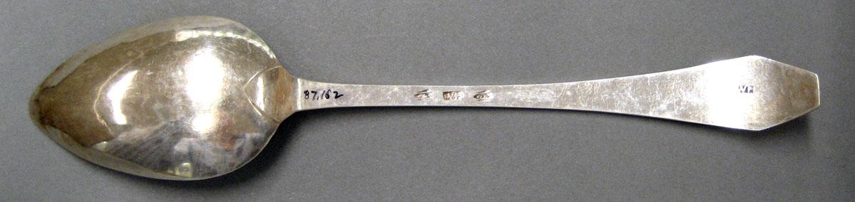 1998.0004.2084 Silver Spoon underside