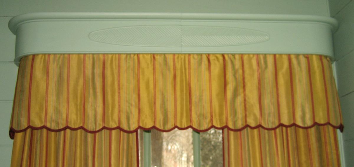 1958.0606 Window Hangings valance