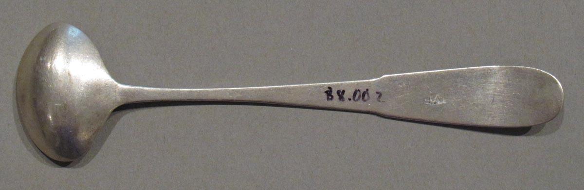 1998.0004.3029 spoon underside