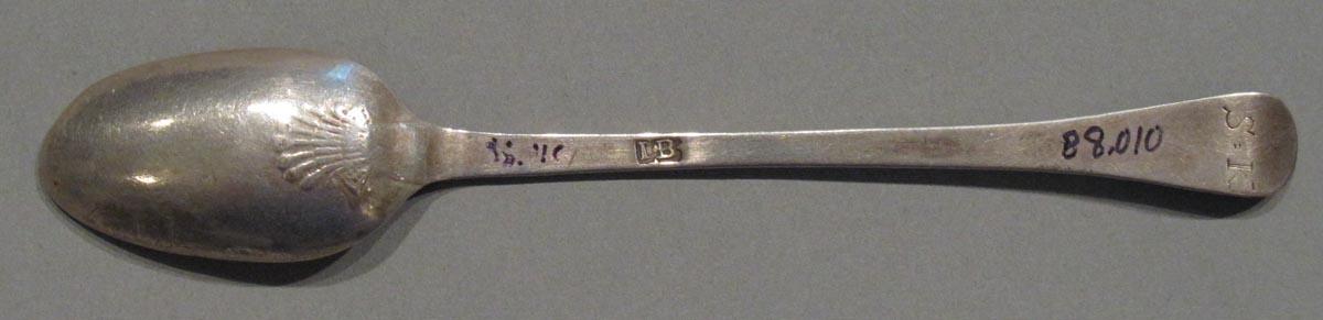 1998.0004.3036 spoon underside