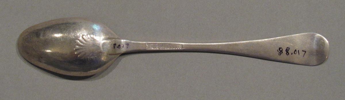 1998.0004.3043 spoon underside