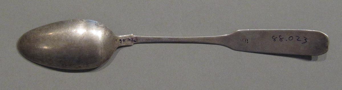 1998.0004.3049 spoon underside