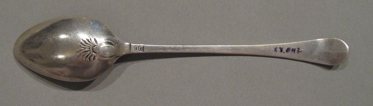 1998.0004.3068 spoon underside