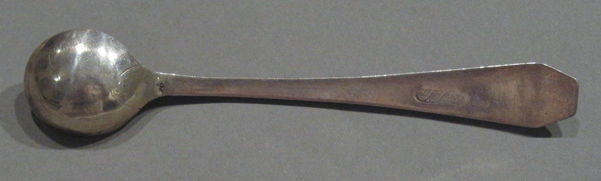 1998.0004.3071.002 spoon underside