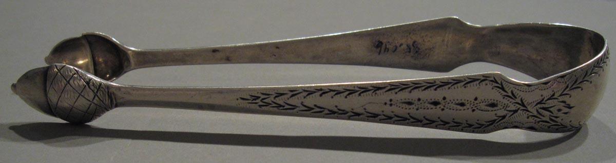 1998.0004.3072 tongs side view