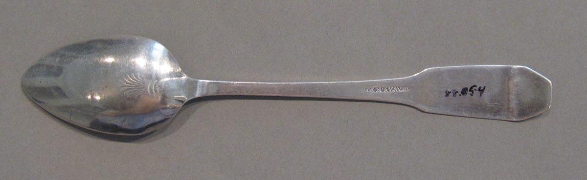 1998.0004.3081.001 spoon underside