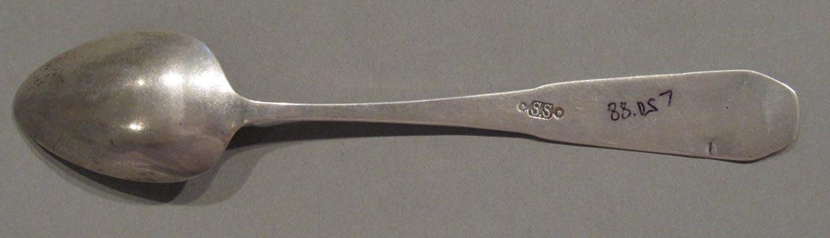 1998.0004.3083.001 spoon underside