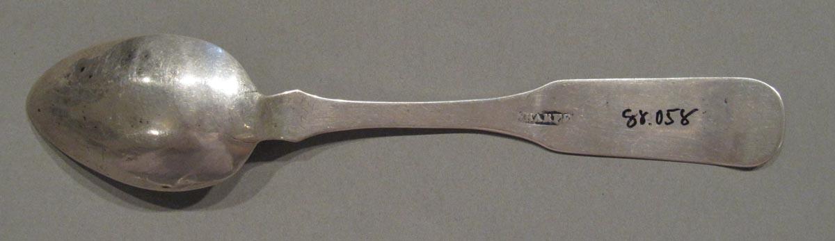 1998.0004.3084 spoon underside