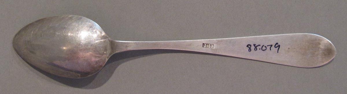 1998.0004.3104.001 spoon underside