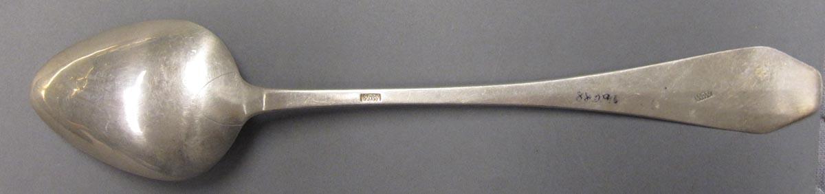 1998.0004.3121 spoon underside