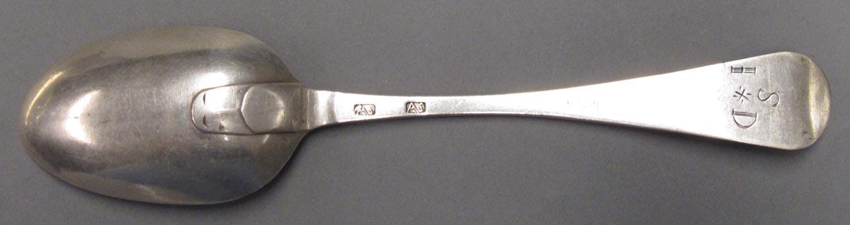 1998.0004.3136 spoon underside