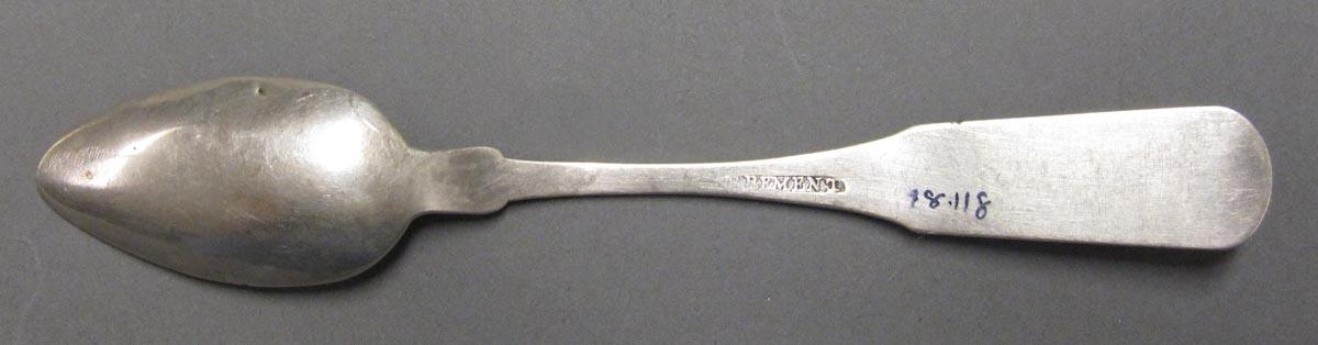 1998.0004.3142.001 spoon underside