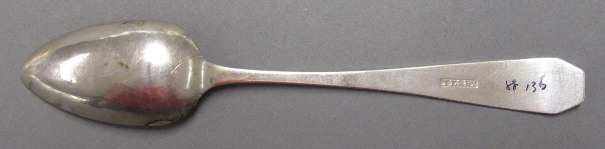 1998.0004.3160.004 spoon underside