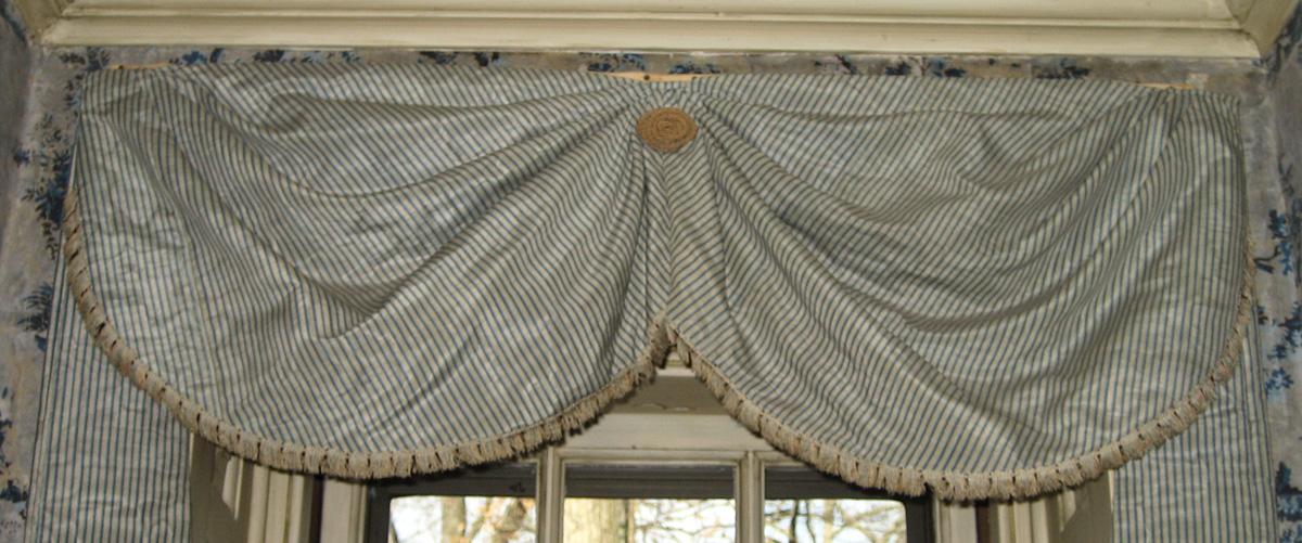 1958.0612 Window Hanging swag