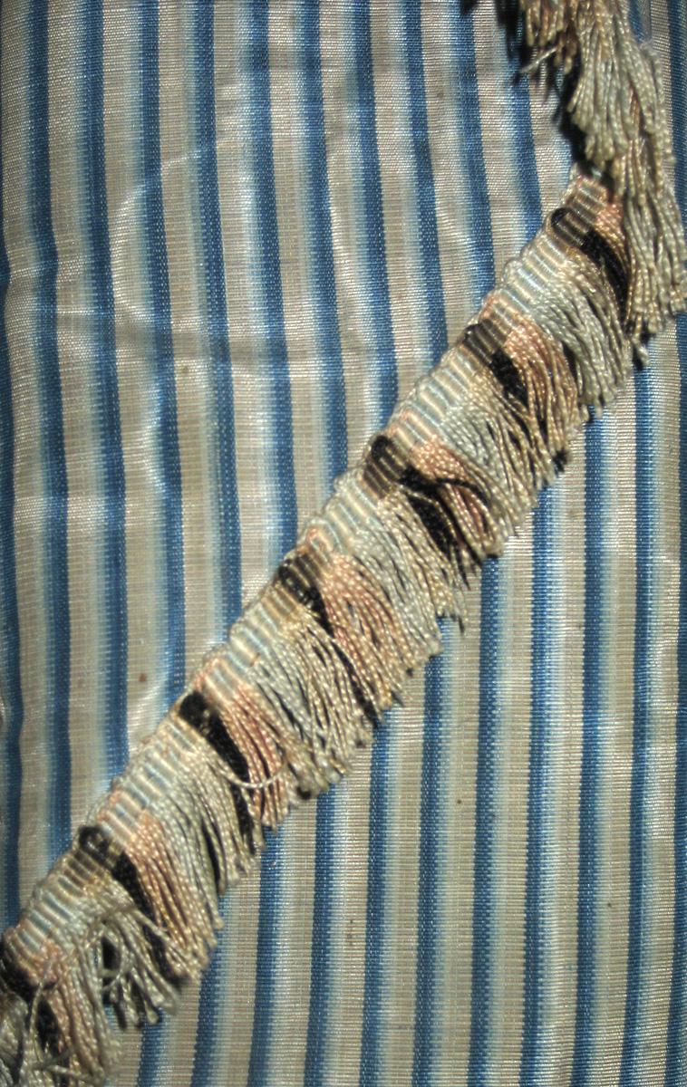 1958.0612 Window Hanging fringe
