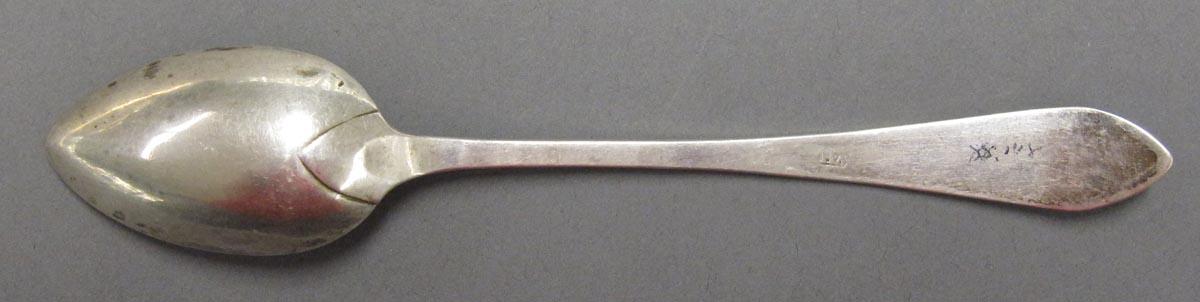 1998.0004.3171.003 spoon underside