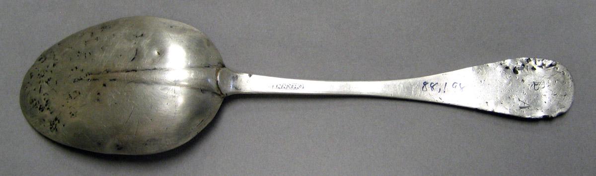 1998.0004.3221 Silver Spoon underside