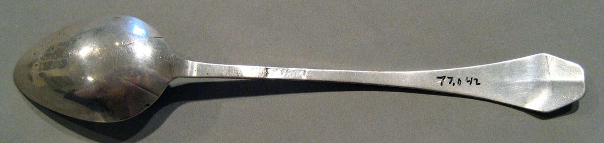 1998.0004.323.003 Silver Spoon underside